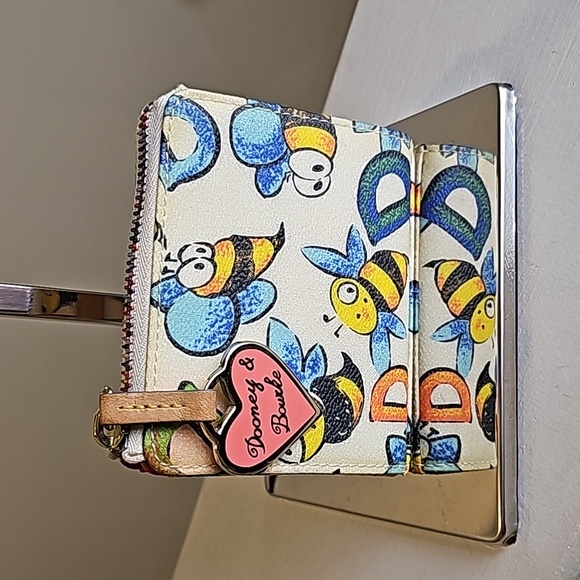 Dooney & Bourke Handbags - Dooney & Bourke Bumblebee Print Leather Trim I.D./Credit Card Wallet VGUC